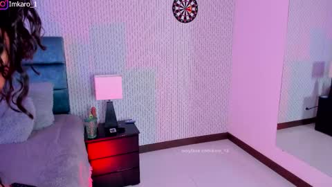 Snapshot of karoline_jones_ chatting on 10, 4, 2026 Karoline online show from 10, 4, 2026