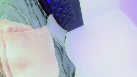 Snapshot of karoll_scoott chatting on 5, 4, 2026 karol online show from 5, 4, 2026