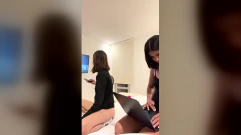 Greta Brown online show from 5, 4, 2026