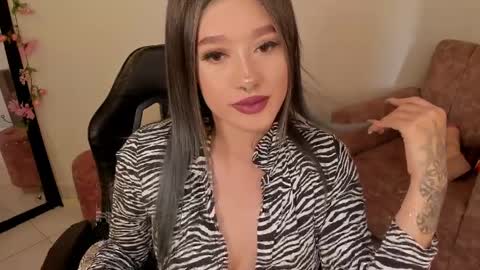 Snapshot of kat_apple chatting on 7, 4, 2026 Alicia online show from 7, 4, 2026