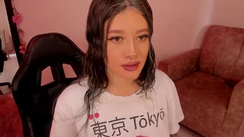 Snapshot of kat_apple chatting on 22, 4, 2026 Alicia online show from 22, 4, 2026