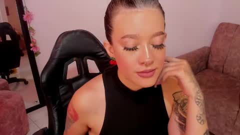 Snapshot of kat_apple chatting on 24, 4, 2026 Alicia online show from 24, 4, 2026