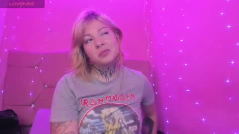 Snapshot of kat_cirice18 chatting on 8, 3, 2025 kat_cirice18 online show from 8, 3, 2025