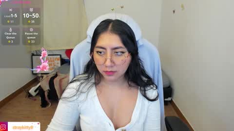 Snapshot of kat_ly_chan chatting on 13, 10, 2025 Kat       online show from 13, 10, 2025