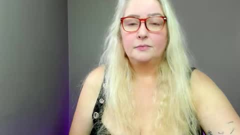 Kat D Sinclair online show from 30, 11, 2025