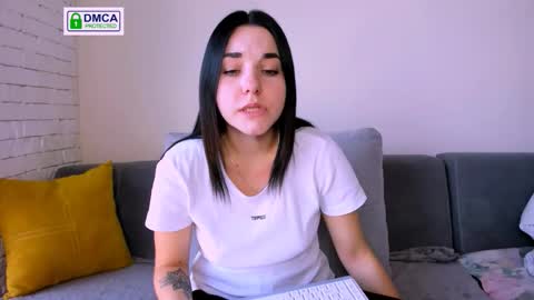 Snapshot of kate_ree_ chatting on 12, 9, 2025 KATE online show from 12, 9, 2025