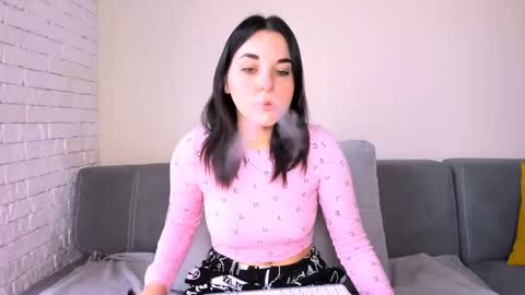 Snapshot of kate_ree_ chatting on 19, 10, 2025 KATE online show from 19, 10, 2025