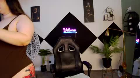 Snapshot of katewalker_ chatting on 11, 6, 2026 Kate online show from 11, 6, 2026