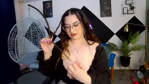 Snapshot of katewalker_ chatting on 17, 6, 2026 Kate online show from 17, 6, 2026