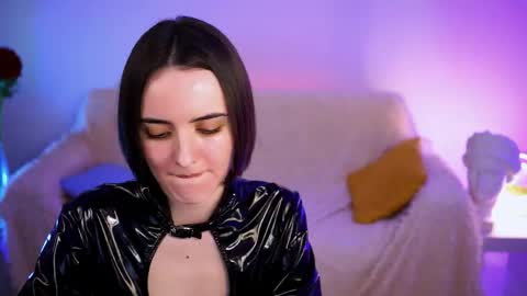 katewillows online show from 13, 4, 2026