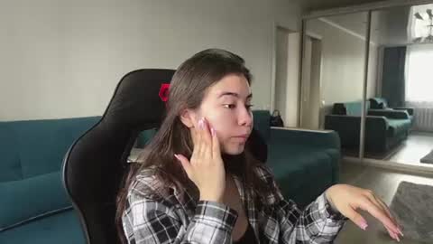 Snapshot of katheleenschraub chatting on 17, 6, 2026 Elle online show from 17, 6, 2026