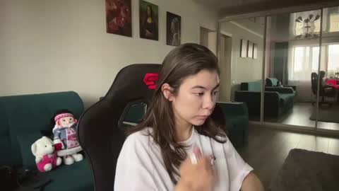 Snapshot of katheleenschraub chatting on 23, 6, 2026 Elle online show from 23, 6, 2026