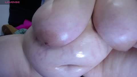 Snapshot of kathybigboobsbbw_ chatting on 30, 6, 2026 kathybigboobsbbw_ online show from 30, 6, 2026