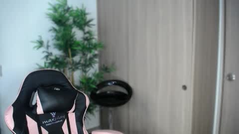 Snapshot of katiejane_ chatting on 3, 12, 2025 Katie Jane online show from 3, 12, 2025