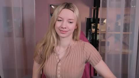 Snapshot of katt_yy chatting on 7, 11, 2025 katt_yy online show from 7, 11, 2025