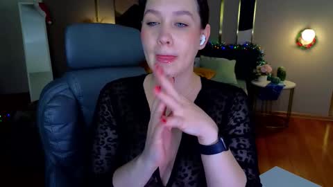 Snapshot of katttymoon_ chatting on 7, 1, 2026 Goddess Katy VACATION online show from 7, 1, 2026