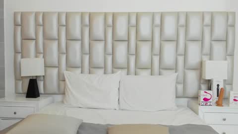 katy blonde girl and paola big boobs online show from 21, 1, 2025