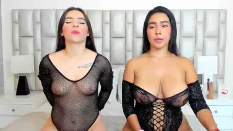 katy blonde girl and paola big boobs online show from 20, 2, 2025