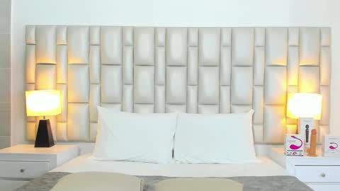 katy blonde girl and paola big boobs online show from 26, 11, 2025