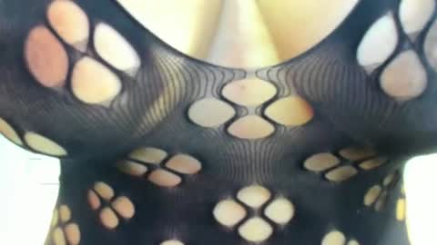 katy blonde girl and paola big boobs online show from 16, 6, 2026