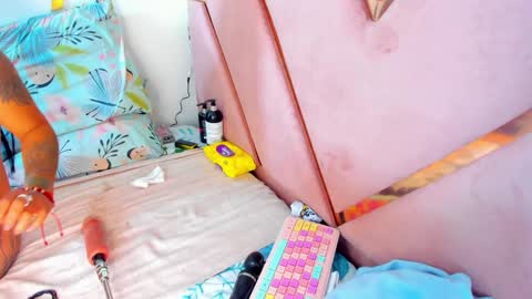 lilii-pety online show from 4, 1, 2025