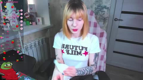 Snapshot of kawaii_power_uwu chatting on 19, 2, 2025 Kira-chan online show from 19, 2, 2025