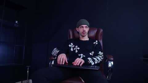 Snapshot of kaydendrew chatting on 15, 12, 2025 KaydenDrew online show from 15, 12, 2025