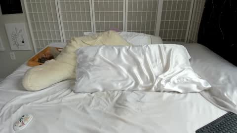 Kayla Cruise online show from 22, 1, 2025