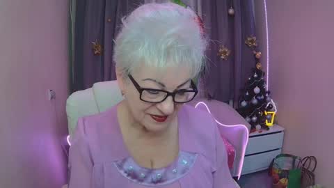 Snapshot of kaylesmoll chatting on 18, 12, 2025 kaylesmoll online show from 18, 12, 2025