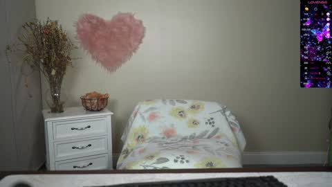 Snapshot of kb3301 chatting on 6, 2, 2025 EliandKylie online show from 6, 2, 2025
