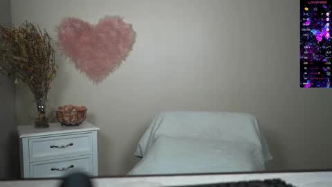 Snapshot of kb3301 chatting on 19, 2, 2025 EliandKylie online show from 19, 2, 2025