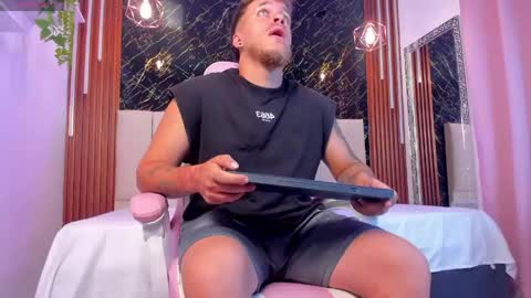 Snapshot of keane_lee_ chatting on 11, 4, 2026 Keane online show from 11, 4, 2026