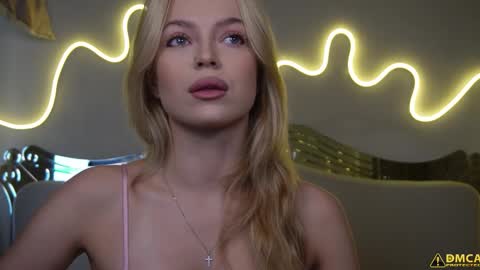 Snapshot of kelly_peachpiee chatting on 6, 10, 2025 Kelly online show from 6, 10, 2025