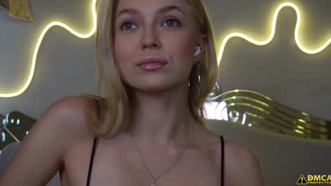 Snapshot of kelly_peachpiee chatting on 13, 10, 2025 Kelly online show from 13, 10, 2025