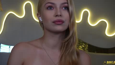 Snapshot of kelly_peachpiee chatting on 17, 10, 2025 Kelly online show from 17, 10, 2025