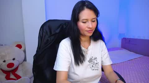 Snapshot of kelly_richardson1 chatting on 13, 2, 2025 elena online show from 13, 2, 2025