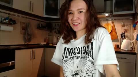 Snapshot of kelly_yon chatting on 28, 12, 2024 Kelly online show from 28, 12, 2024