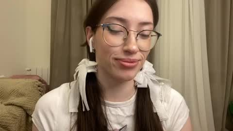 Snapshot of kellyberry__ chatting on 15, 12, 2025 Kelly online show from 15, 12, 2025