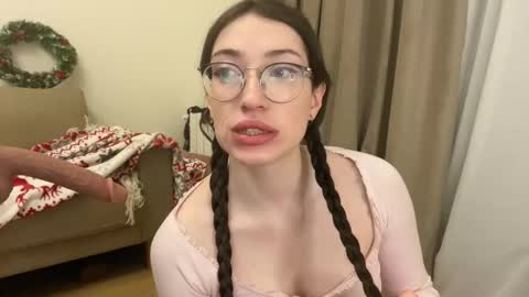 Snapshot of kellyberry__ chatting on 21, 12, 2025 Kelly online show from 21, 12, 2025