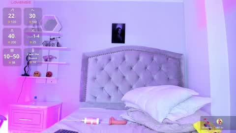 kellyMillian  online show from 7, 12, 2024