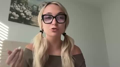 Kelsey Blu online show from 13, 4, 2026