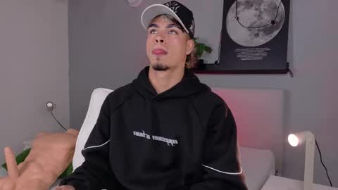   online show from 25, 3, 2026