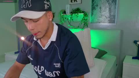 Snapshot of ken_boy_ chatting on 30, 4, 2026 online show from 30, 4, 2026