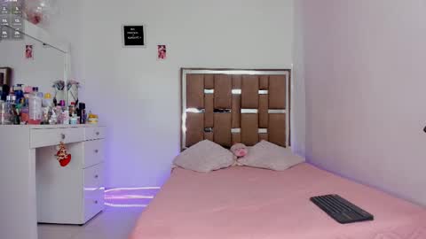 Kendall ewers online show from 29, 11, 2025