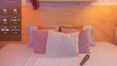 Snapshot of kendallqueenn chatting on 8, 4, 2026 Kendall online show from 8, 4, 2026