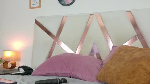   online show from 28, 2, 2025