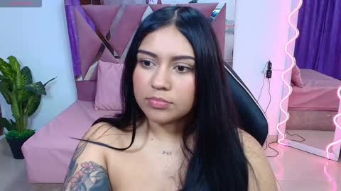 Snapshot of kendra_tay chatting on 18, 10, 2025 kendra online show from 18, 10, 2025