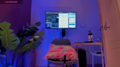 kendrachavez_ online show from 15, 10, 2025