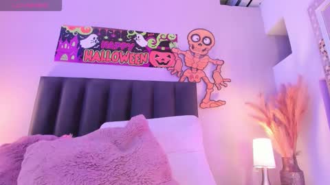 kendrachavez_ online show from 2, 11, 2025