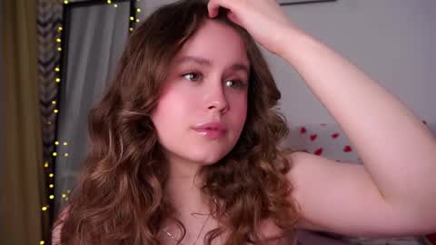 Snapshot of kendraedger chatting on 8, 4, 2026 Kira online show from 8, 4, 2026